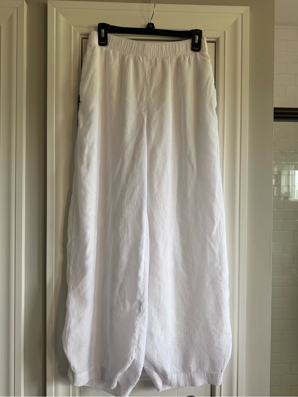 Abercrombie white flowy pant